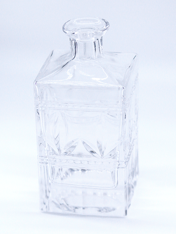 晶白玻璃方酒瓶