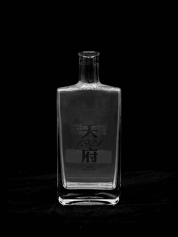 晶白料玻璃酒瓶厂家