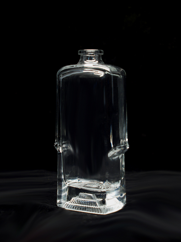 晶白料玻璃酒瓶生产厂家