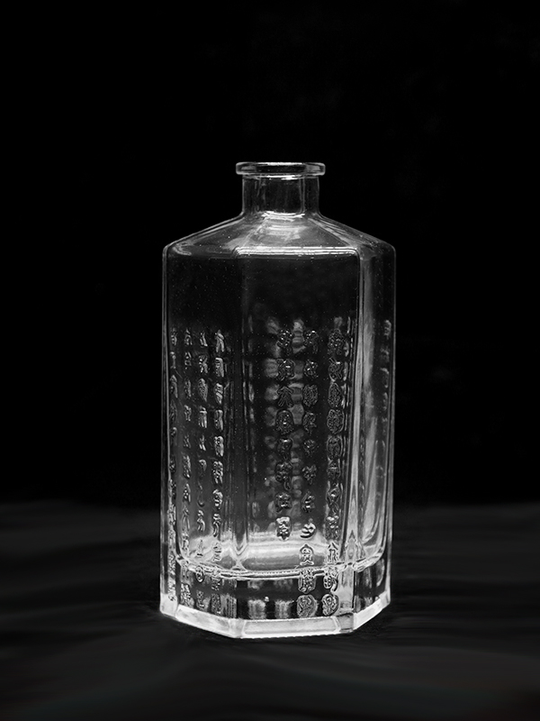 晶白料玻璃酒瓶