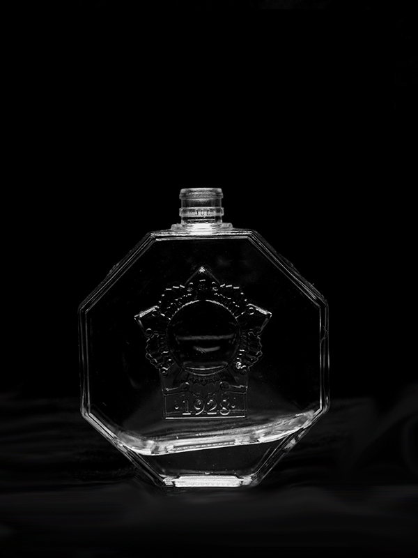 晶白料玻璃酒瓶