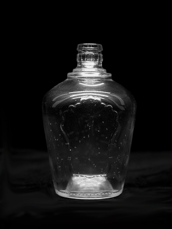 晶白料玻璃酒瓶图片