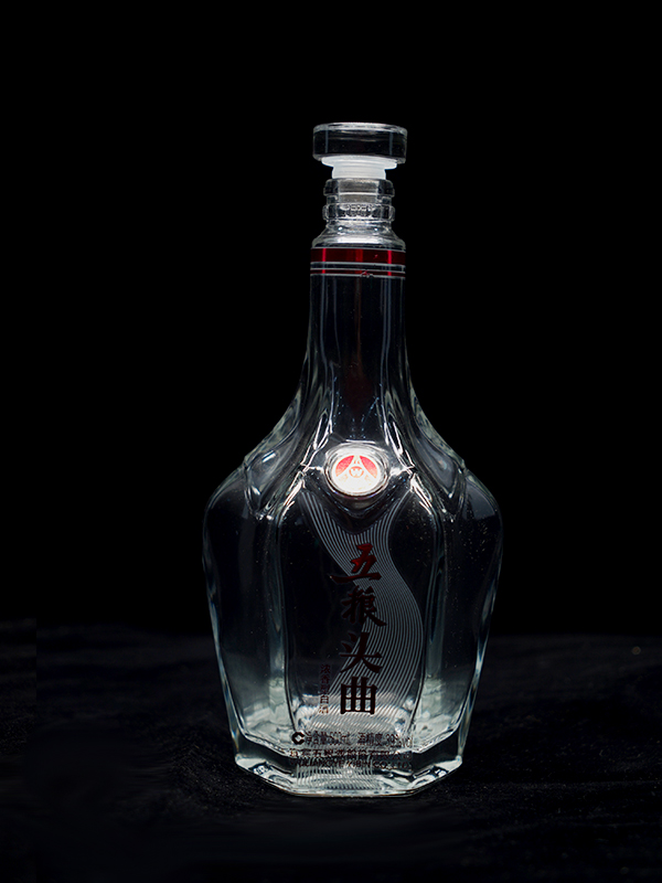 晶白料玻璃酒瓶