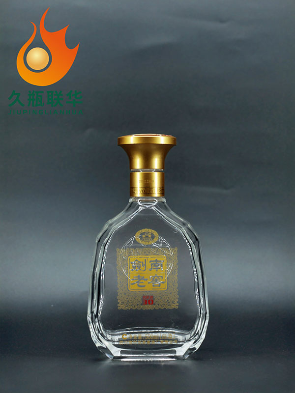 剑南老窖晶白料酒瓶