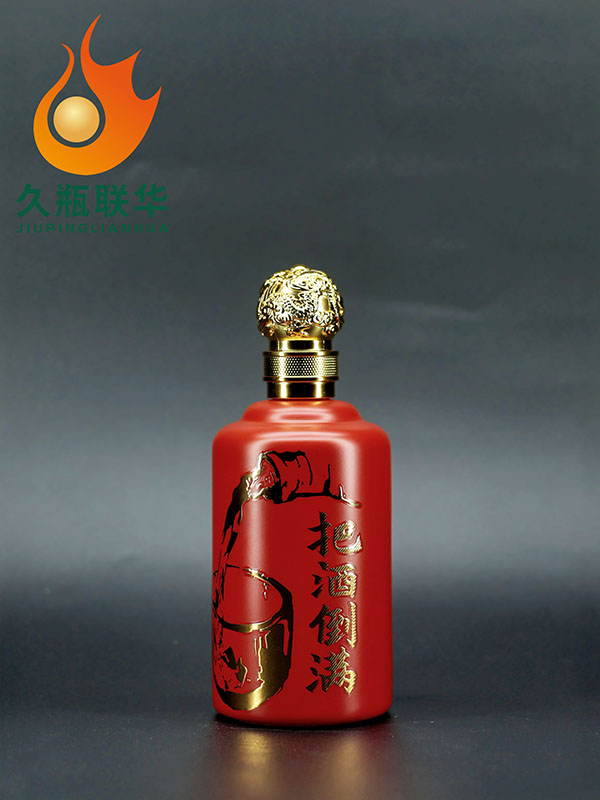 把酒倒满仿陶玻璃瓶
