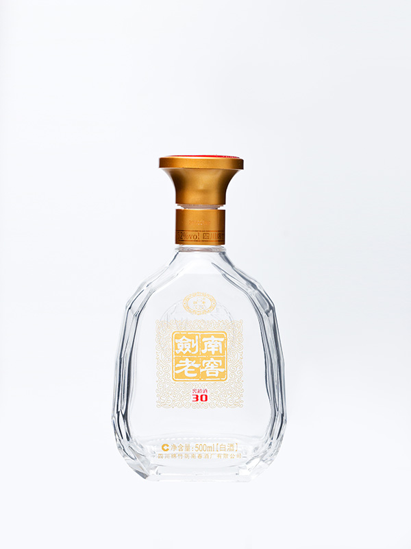 剑南老窖晶白料酒瓶