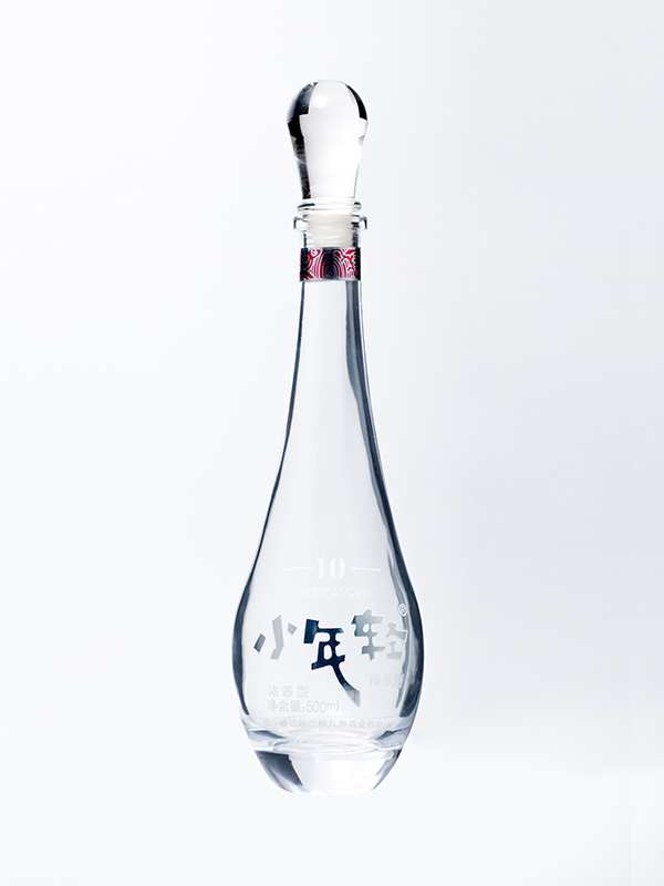 小年轻晶白料酒瓶