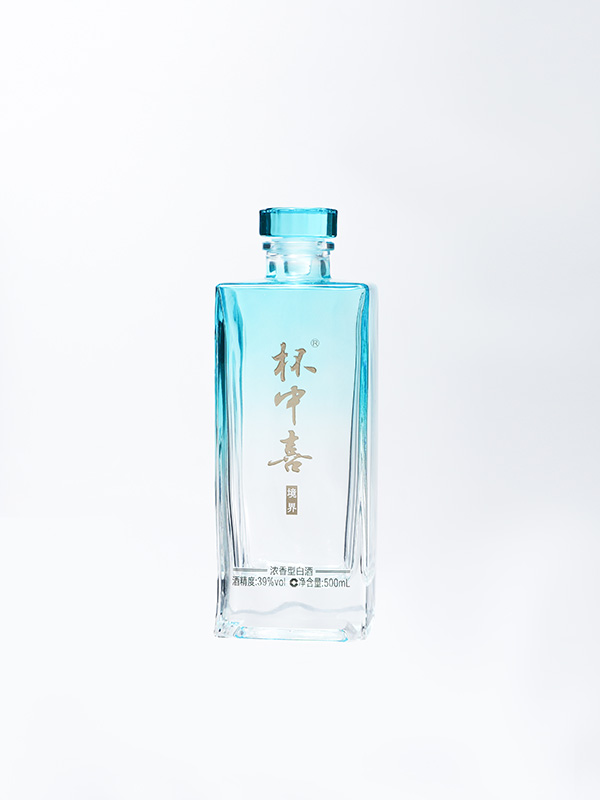 杯中喜晶白料酒瓶